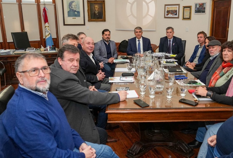 Provincia mantuvo un nuevo encuentro paritario con los gremios de la Administración Pública Central
